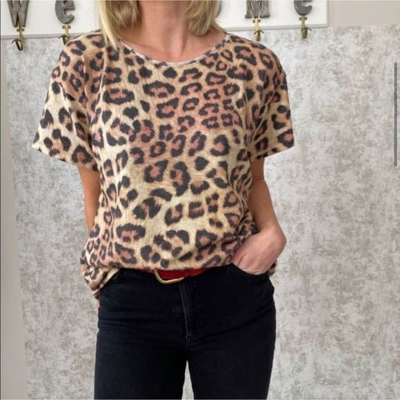 Hye Park & Lune Julian Relaxed Leopard Short Sleeve Super Soft Premium T-Shirt - Picture 2 of 16